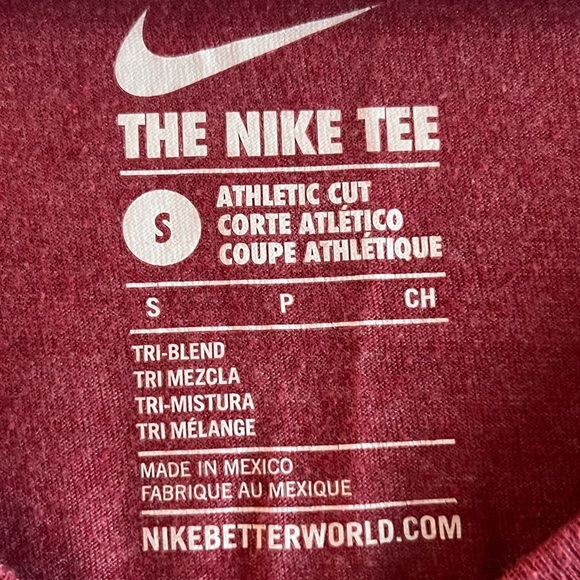 Nike Womens maroon graphic tee‎ size small - Picture 3 of 3